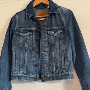 Levi's jean jacket womens XS brand new condition